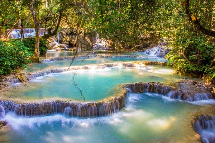 cascada kuang si en laos