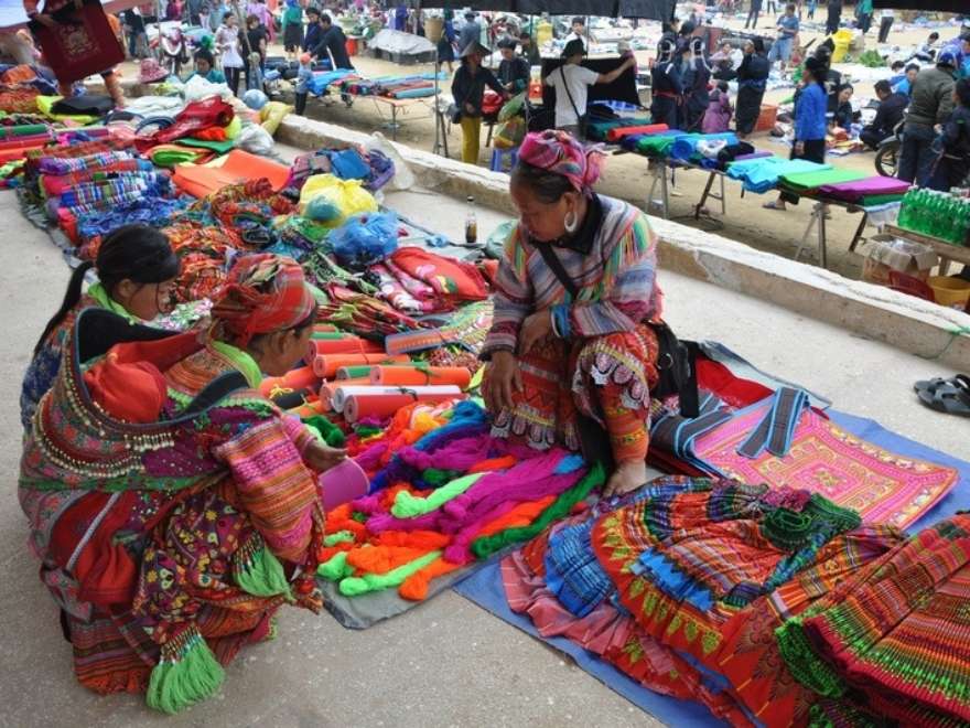 Ethnic market in Ky Lua, Lang Son