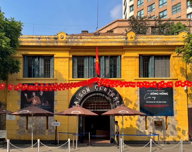 Hoa Lo prison