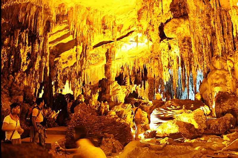 cueva hua ma en lago ba be