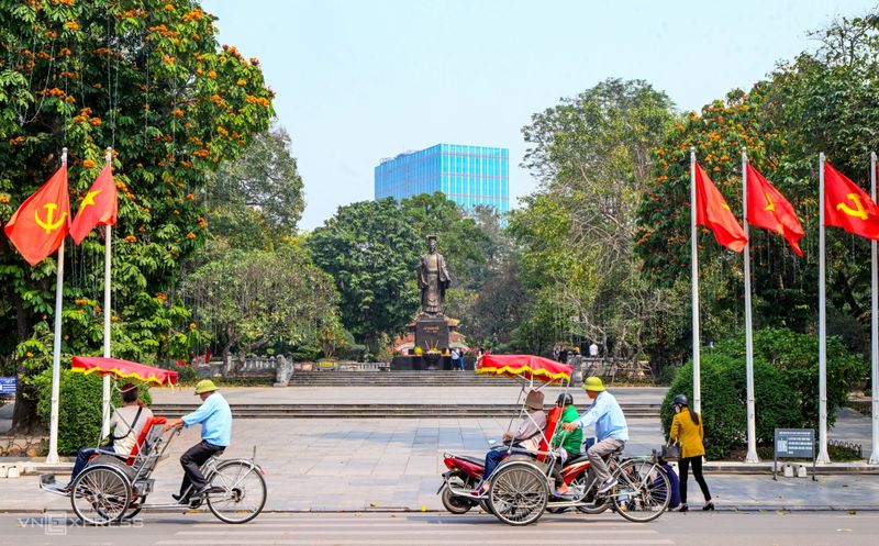 lago hoan kiem - Plaza y jardín de flores Ly Thai To