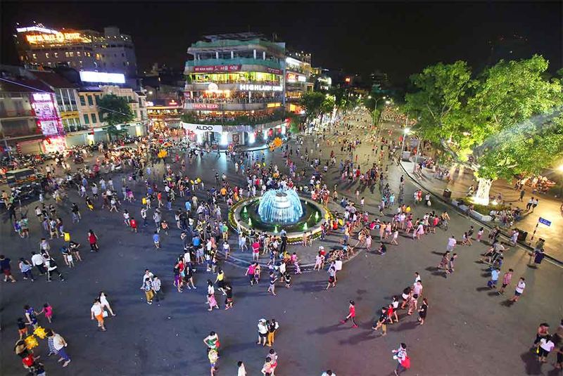 lago hoan kiem - por la noche