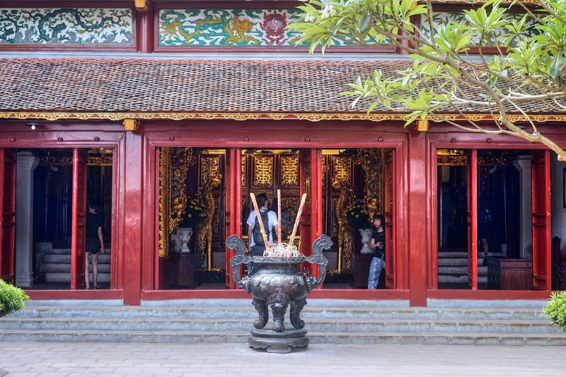 lago hoan kiem - templo ngoc son