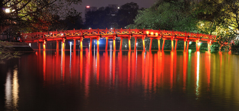 The Huc Bridge becomes more poetic at night