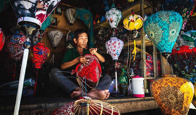 Fabriación de linterna en Hoi An - ste2d photography