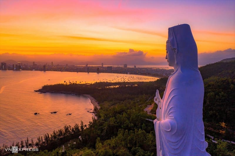 “Lady Buddha” status of Linh Ung Pagoda