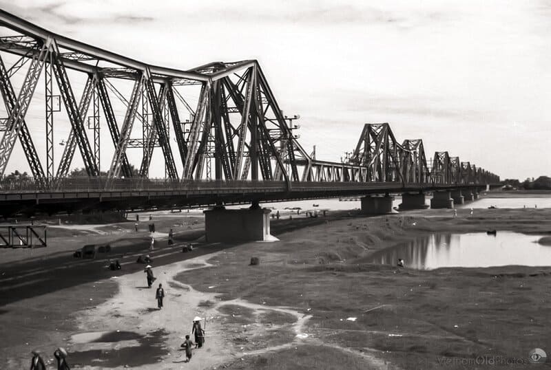Long Bien Bridge in the past