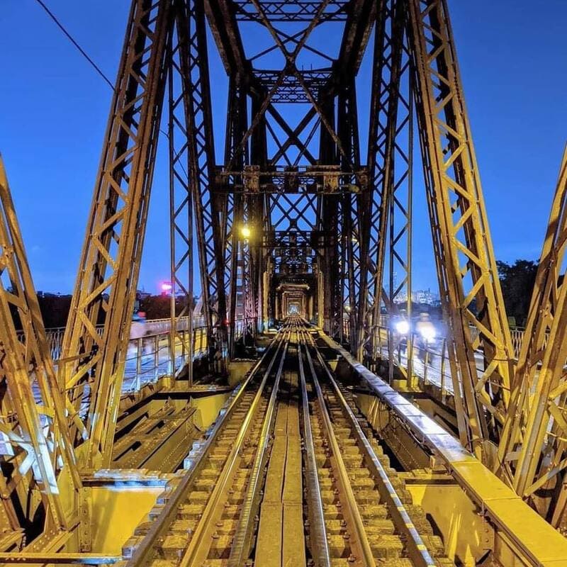 Timeless architecture of Long Bien bridge