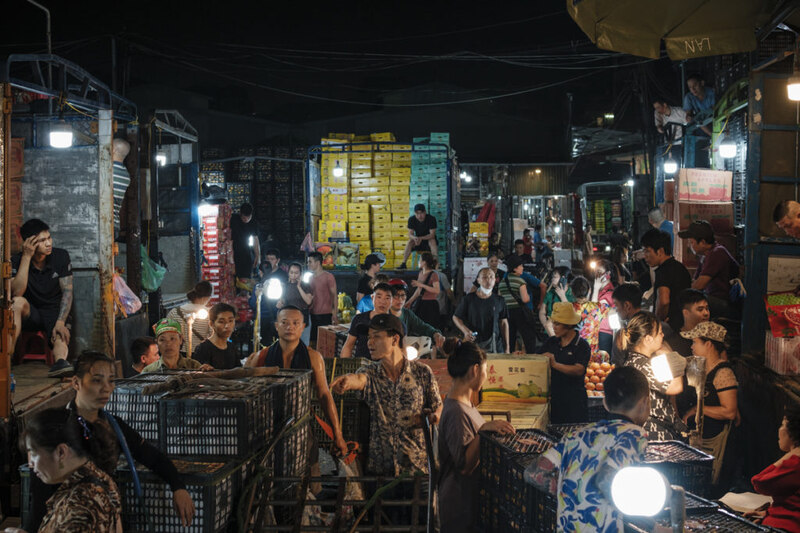 The market bustles all night, just as lively as during the day