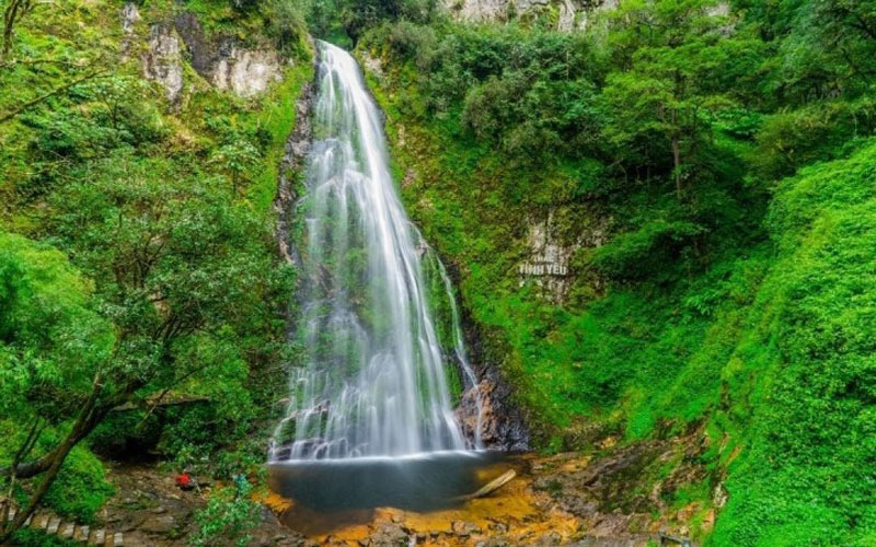 love waterfall in sapa
