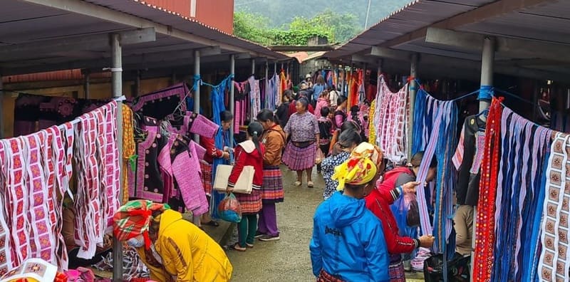 lung khau nhin market