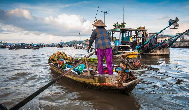 Take a boat on the Cai Rang floating market