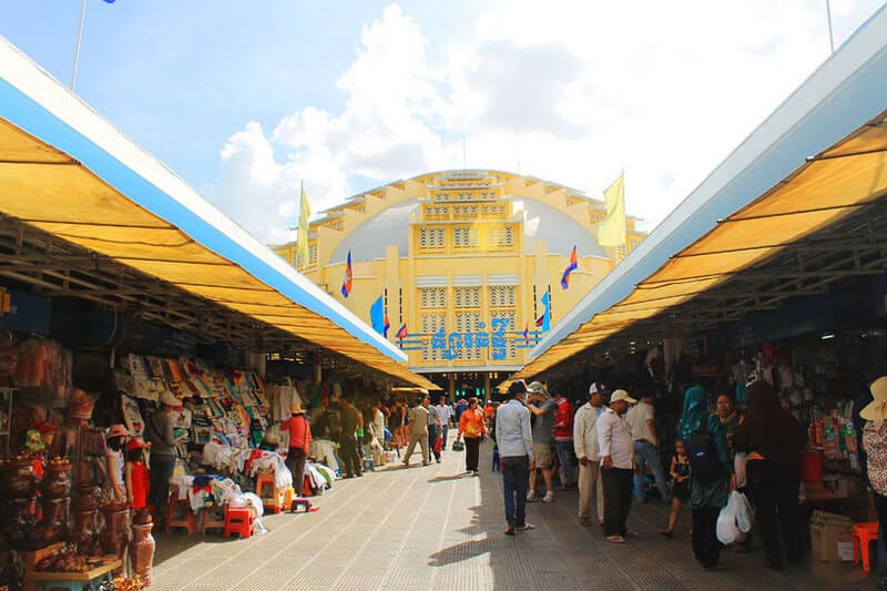 Central Market, an ideal place to discover Cambodian culture and buy souvenirs.