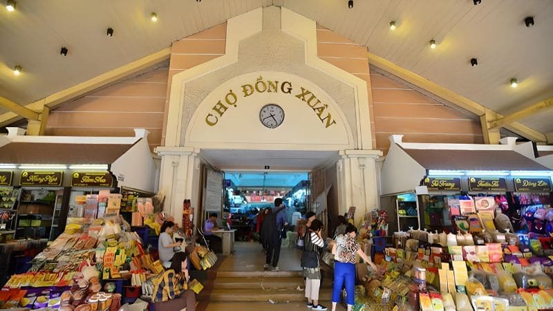 mercado dong xuan - puerta principal