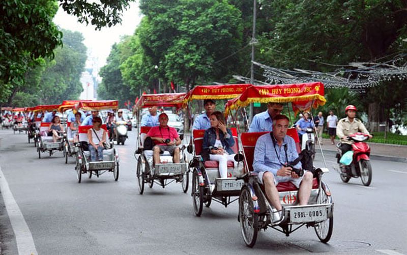 mercado de dong xuan - ir en bicicleta