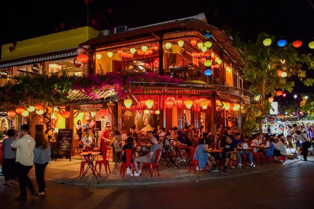 paisaje brillante en mercado nocturno nguyen cao