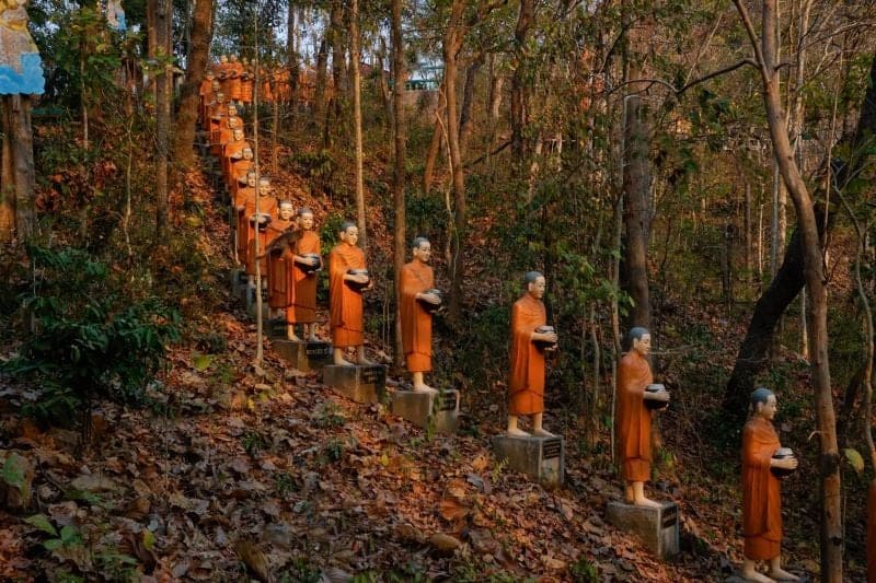 monjes en phnom sombok