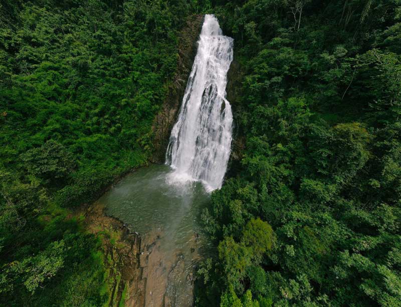 cascada chhay tapang en montañas cardamomo