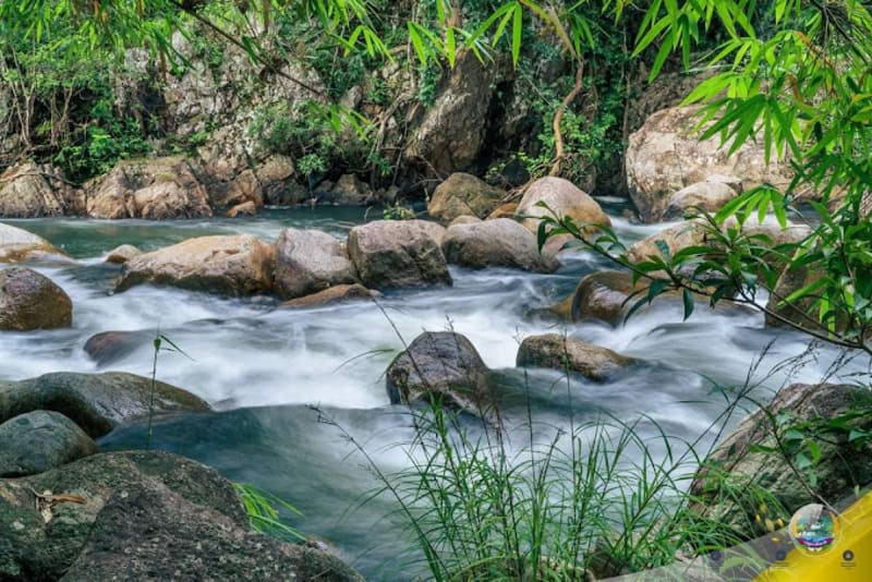 cascada chrok la eang en montañas cardamomo