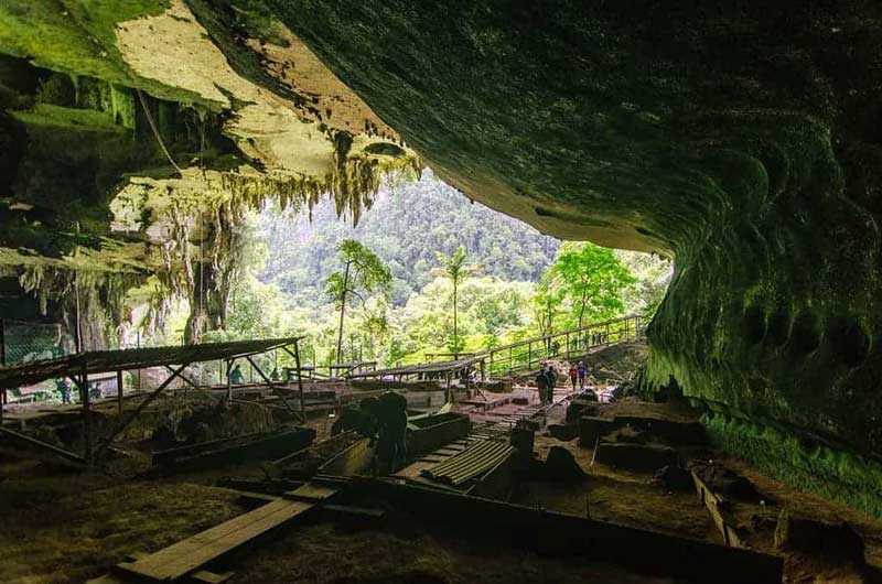 cueva en montañas cardamomo