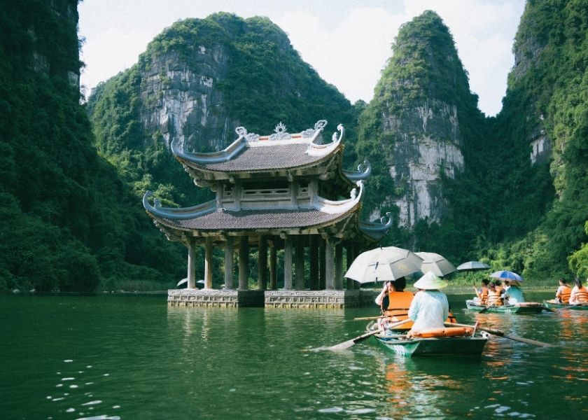 The most beautiful boat routes in Trang An will provide the visual delight your mother is looking for.