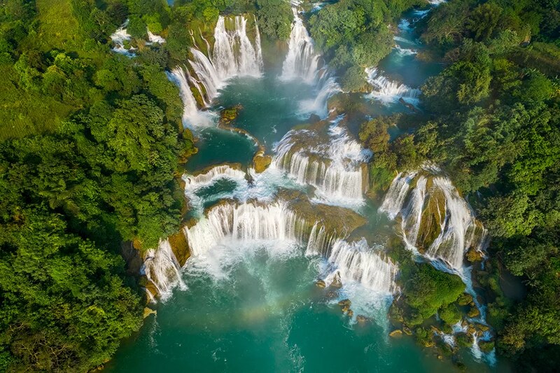 Fun fact: it's the world's 4th largest waterfall on a national border, trailing behind big names like Iguazu, Victoria, and Niagara Falls.