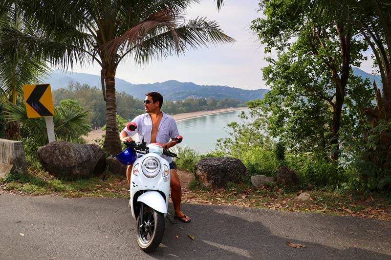 alquiler moto en phuket