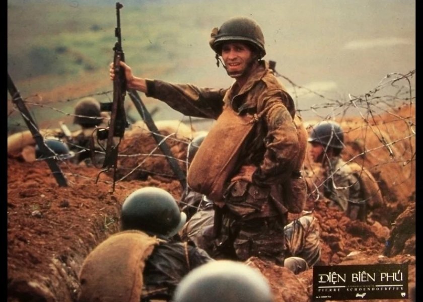 A scene from the film Diên Biên Phu (1992), where the war is told from a human perspective, between waiting, fatigue and collective destiny.