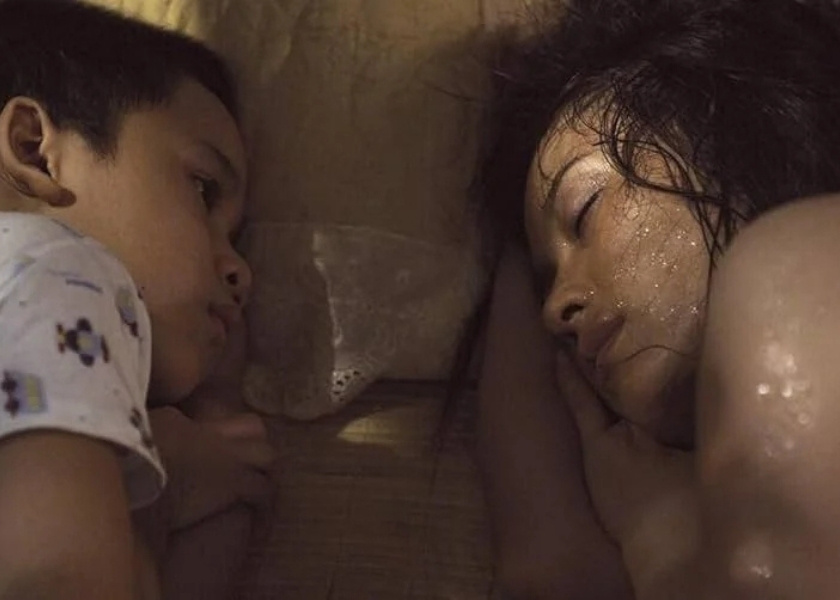 A scene from Bi, don't be afraid, where childhood silently observes the adult world.