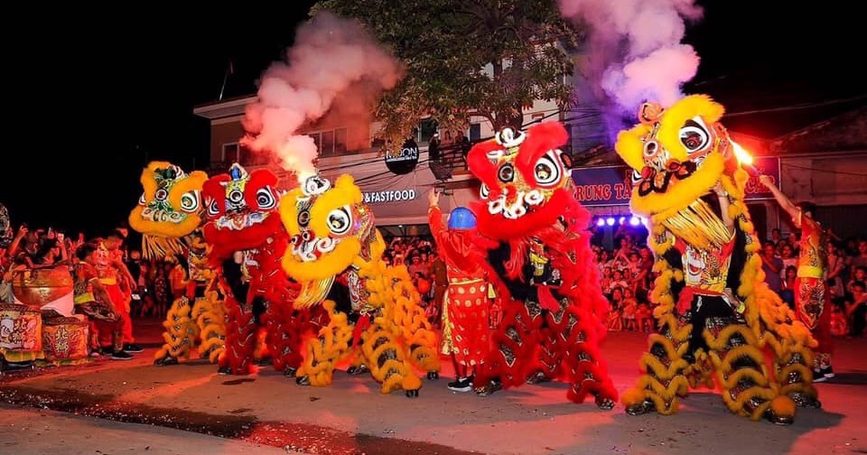 La danza del león o “múa lân” es un baile tradicional imperdible en el Festival del Medio Otoño