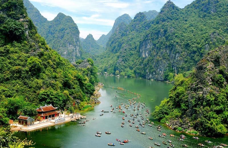 The Trang An complex is a must-see place to discover during your stay in Ninh Binh