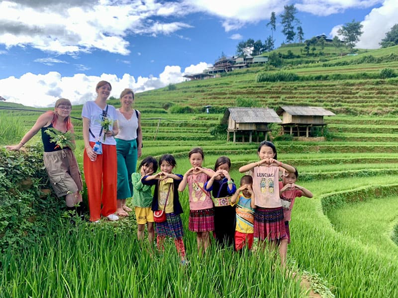Our travelers meet the locals in the heart of the magnificent landscapes of the north, among the rice terraces.