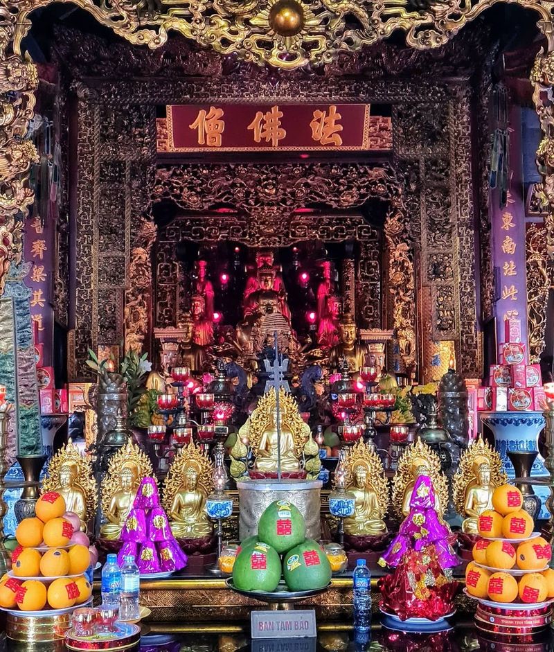 pagoda de tran quoc - estatuas de Buda