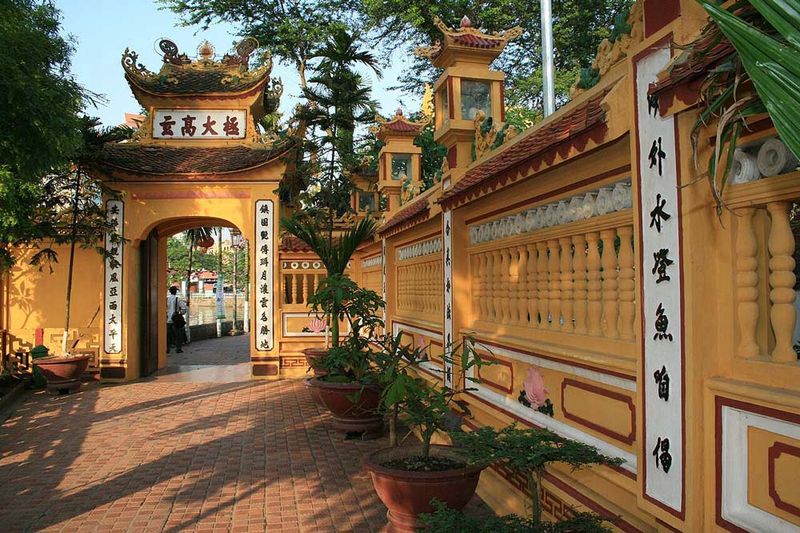 pagoda de tran quoc - arquitectura de pasillo