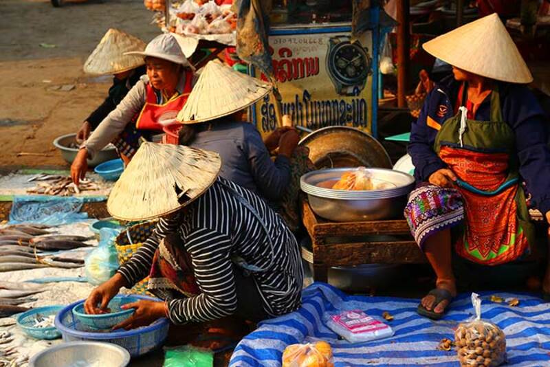 Daily life of the inhabitants of Pakse