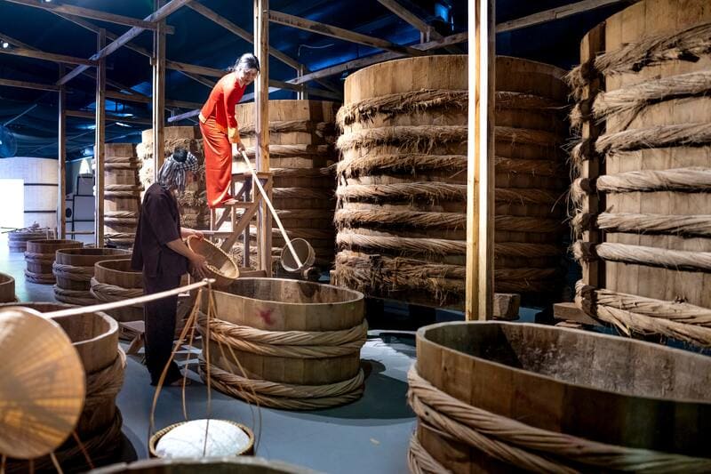 The making of nuoc mam Phu Quoc - Photo: Nguyen Quang Vinh