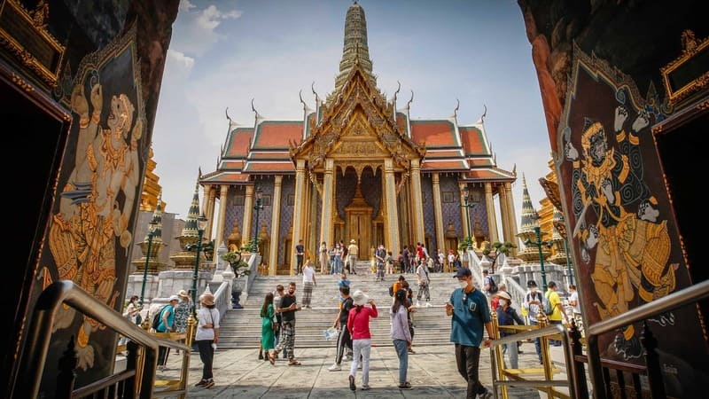 Wear comfortable clothes when traveling to Thailand