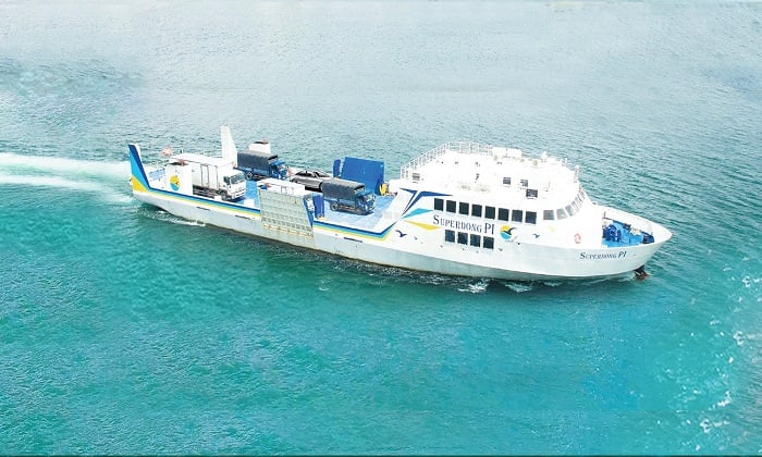 A modern ferry preparing to leave Ha Tien Ferry Terminal (Source: Collected)