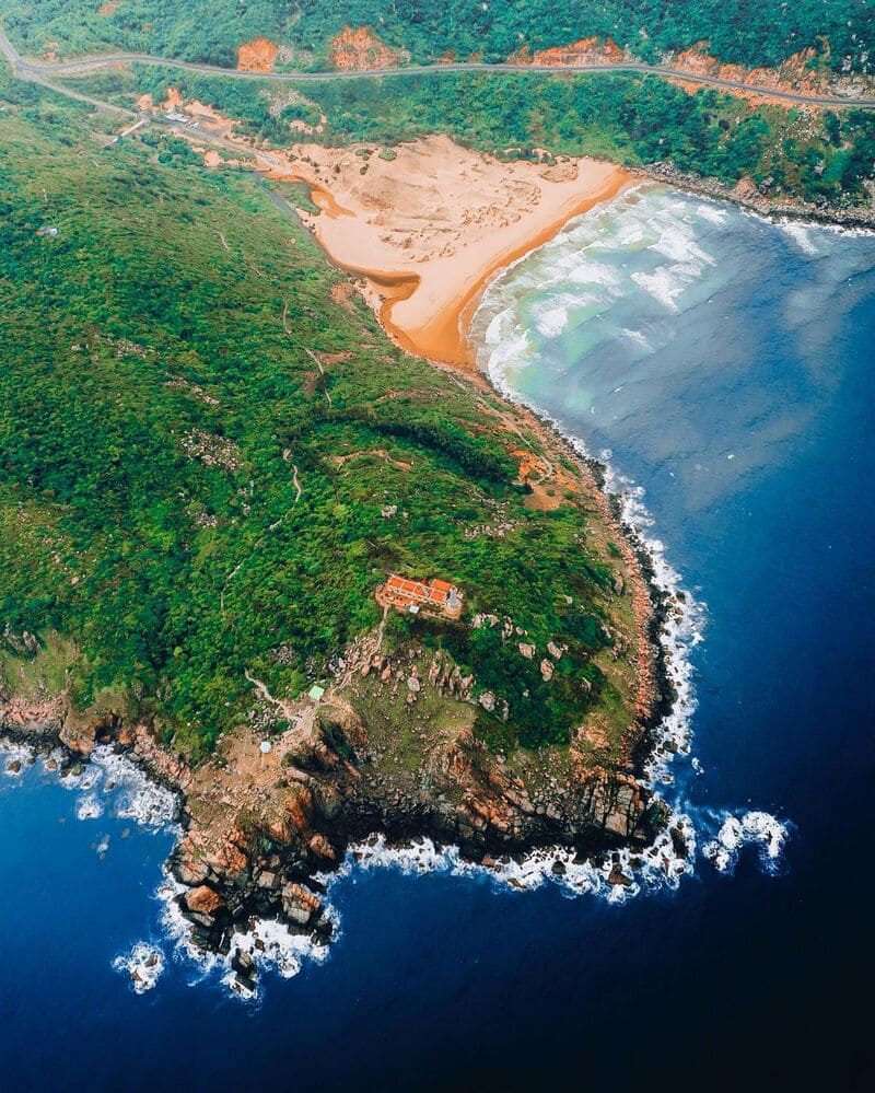 Seen from above, Cape Dien looks like the image of a map of Vietnam with the letter S