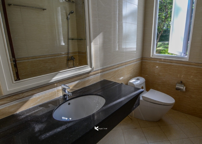 The toilets meet cleanliness standards