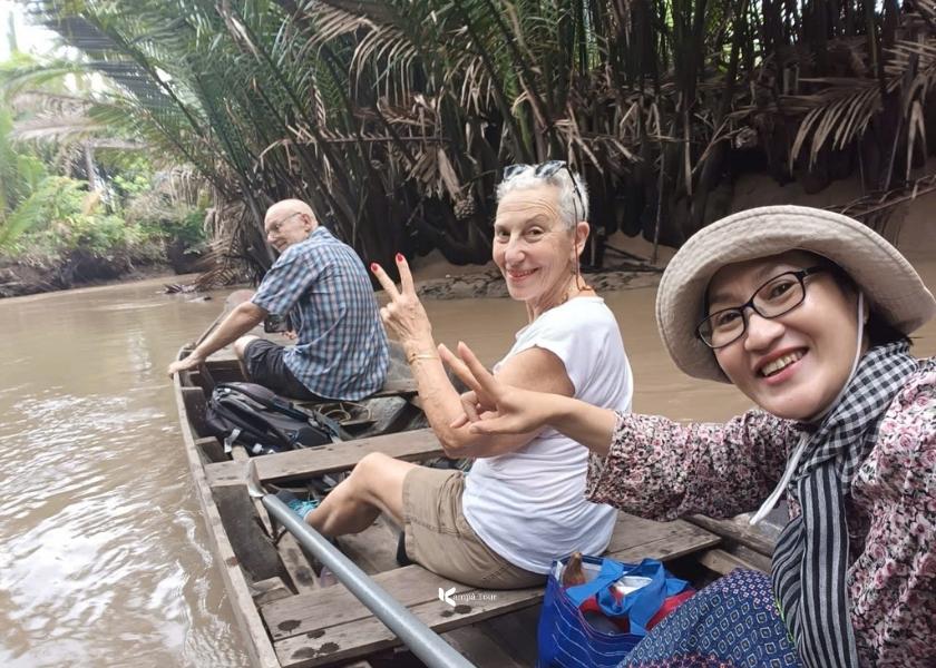Kampá Tour guests are exploring secret locations with our guides