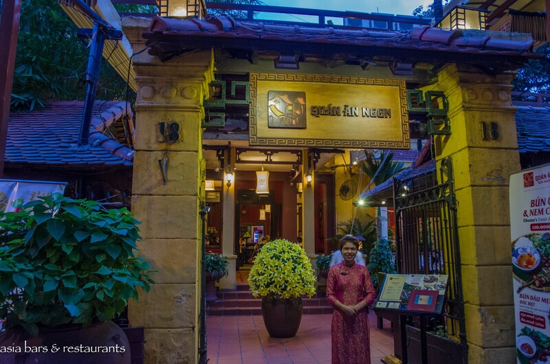 Quan An Ngon - auténtico restaurante vietnamita de comida callejera en Hanoi