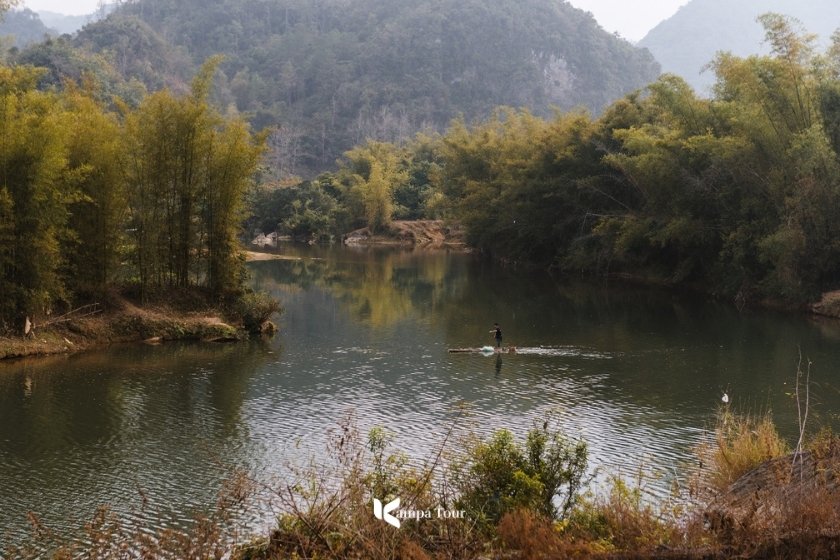 Bamboo rafting on Quay Son River