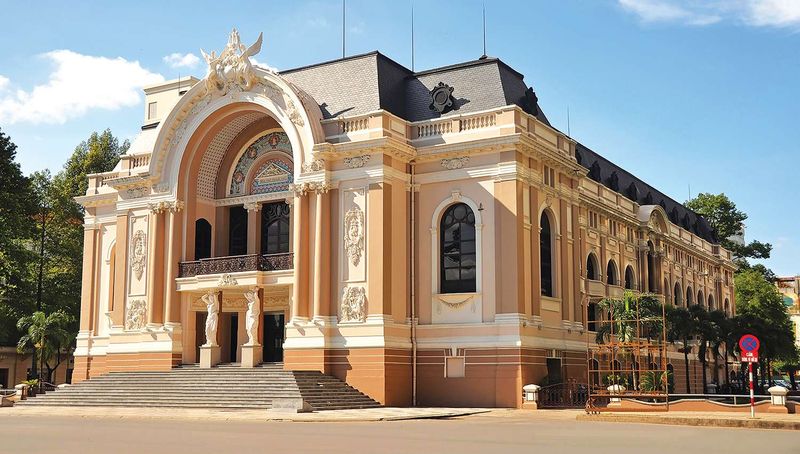 que ver en ho chi minh en 1 dia opera de saigon