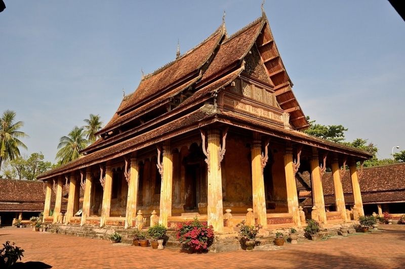 que ver en laos templo en vientiane