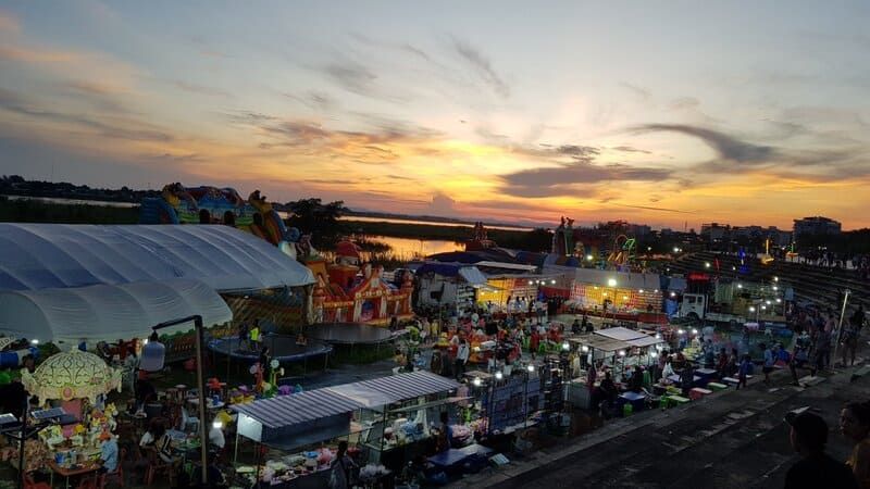 mercado nocturno en Vientiane