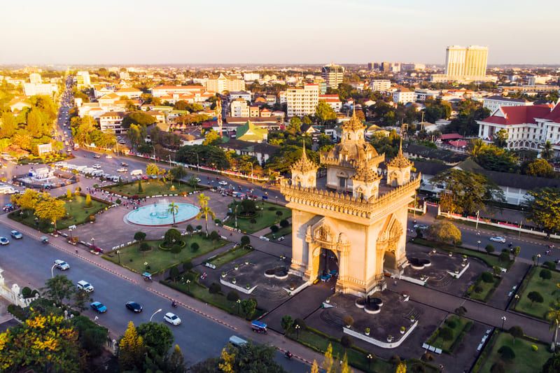 patuxai que ver en vientiane