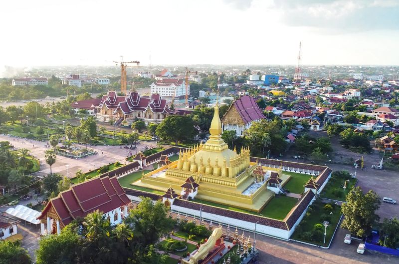 templo de that luang laos en vientiane