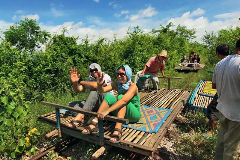 Paseo en tren de bambú en battambang