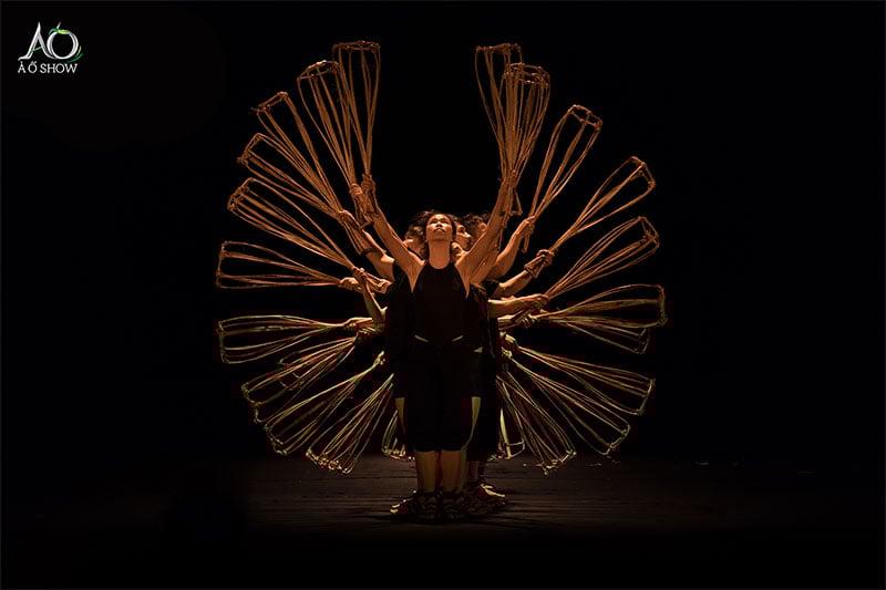 A O Show reflects Vietanm from ancient times to the modern era